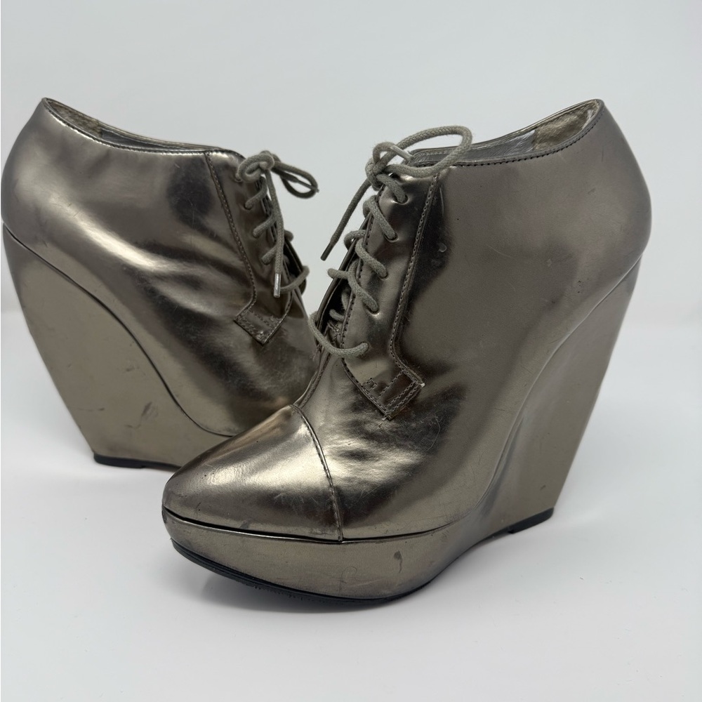 RARE Lady Gaga Armadillo-like Metallic Wedge Shoes! Women’s Size 8-8 1/2